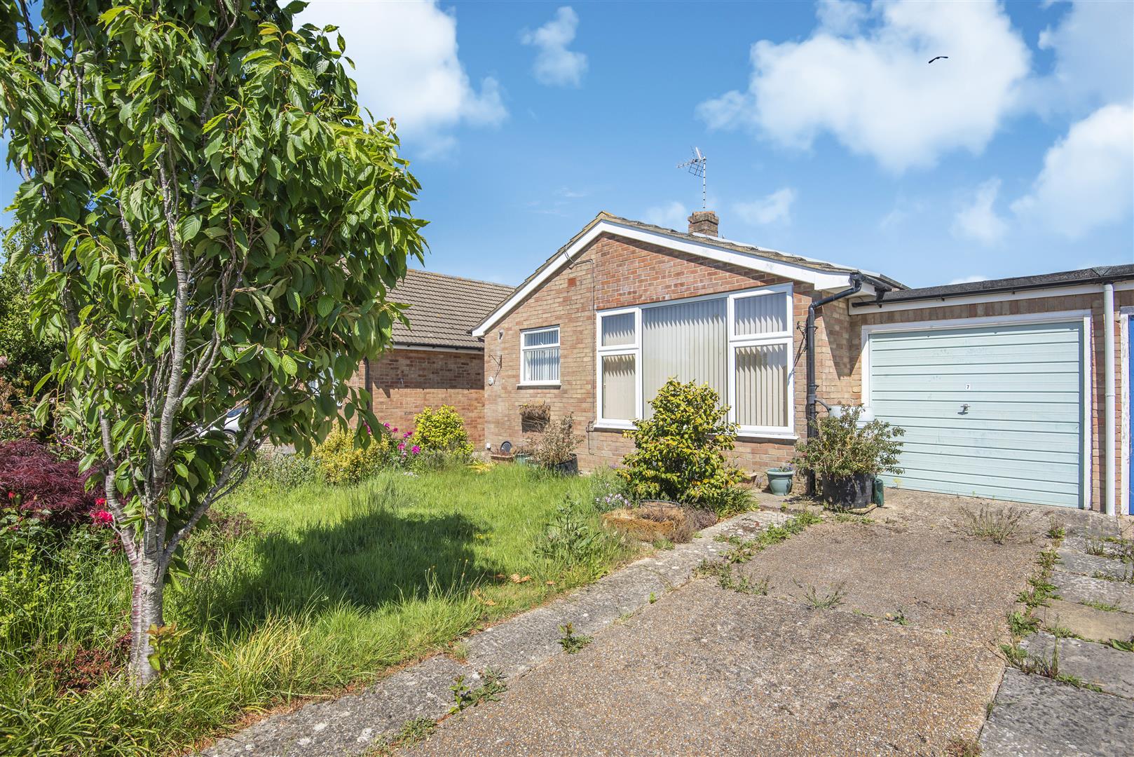 Property Details for Manor Park Road Hailsham East Sussex BN27 3AU Stevens and Carter Estate